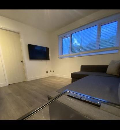 Modern 2 Bed Apartment & Free Parking 坎特伯雷 外观 照片