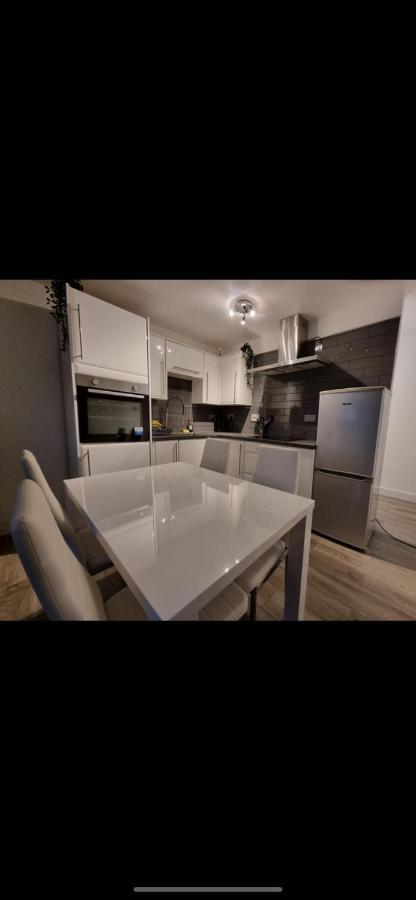 Modern 2 Bed Apartment & Free Parking 坎特伯雷 外观 照片