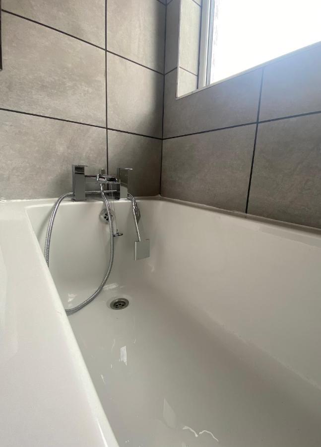 Modern 2 Bed Apartment & Free Parking 坎特伯雷 外观 照片