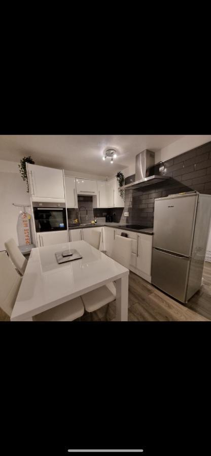 Modern 2 Bed Apartment & Free Parking 坎特伯雷 外观 照片